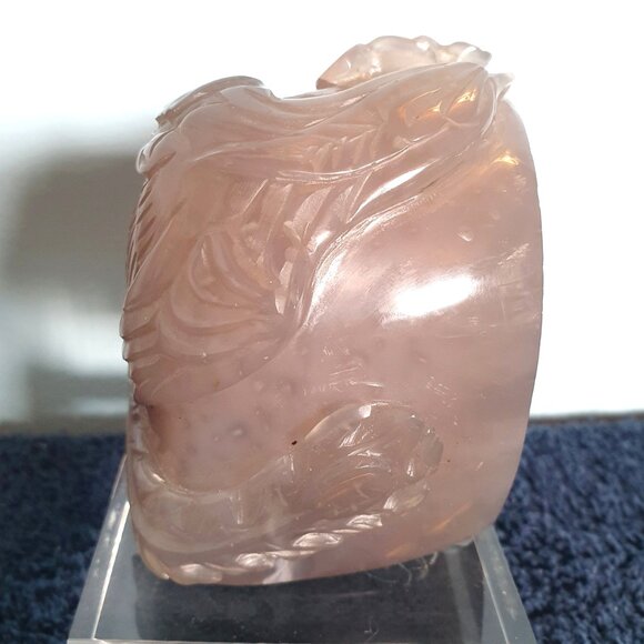 Early 20th Century Hand-Carved Natural Rose Quartz Phoenix & Peony Ornament - Picture 4 of 14